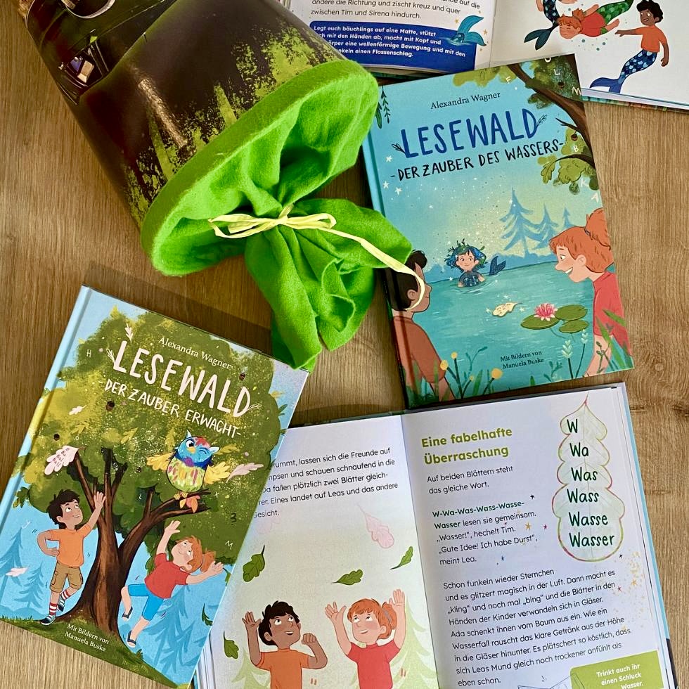 BLOG AUTOREN-Website - 2 Bücher Lesewald aufgeschlagen vor Schultüte