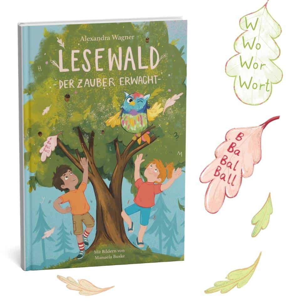 Mockup des Leselernbuches "Lesewald, der Zauber erwacht" mit Treppenwörter-Blättern