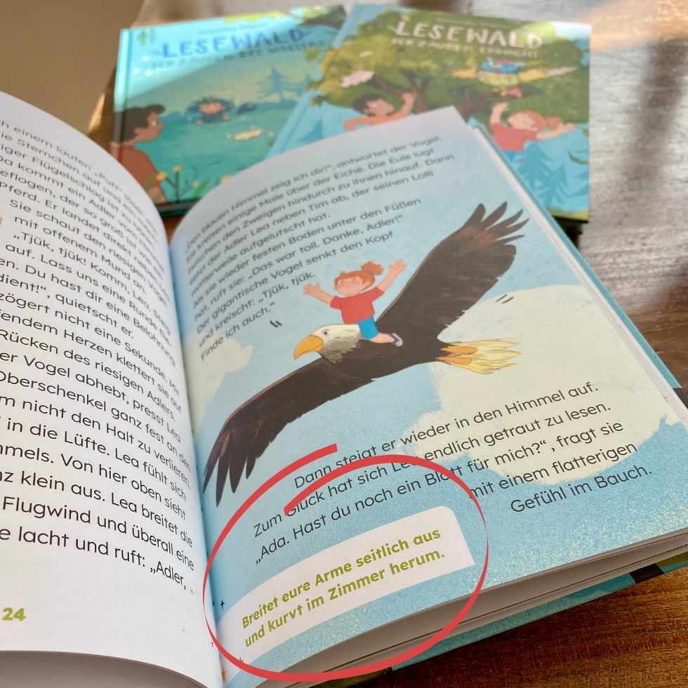 Aufgeschlagenes Buch "Lesewald". Auf der Seite steht eine Mitmachaktion. 