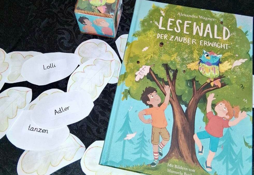Lesewürfe, Eichenblätter-Wörter, Buch Lesewald auf Tisch