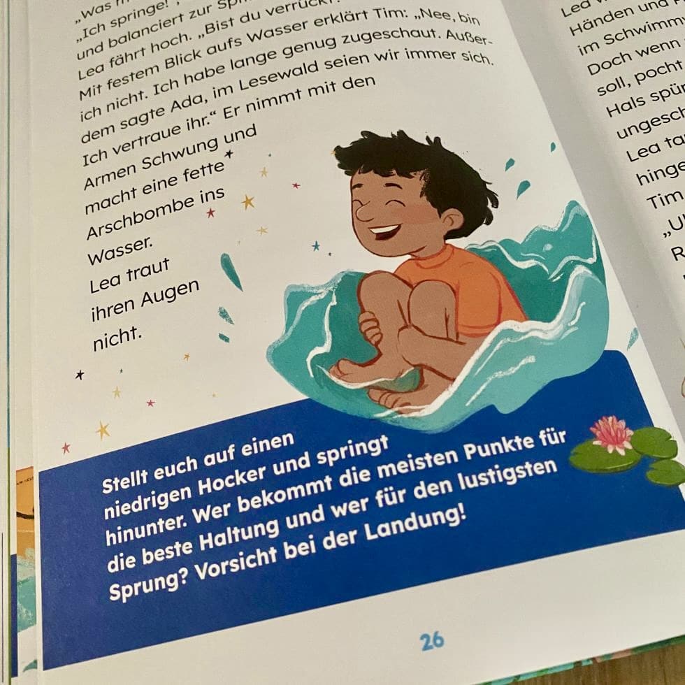 Innenseite Kinderbuch mit Illu eines Jungen, der eine Arschmombe ins Wasser macht, Farbbox mit Interaktionsvorschlag